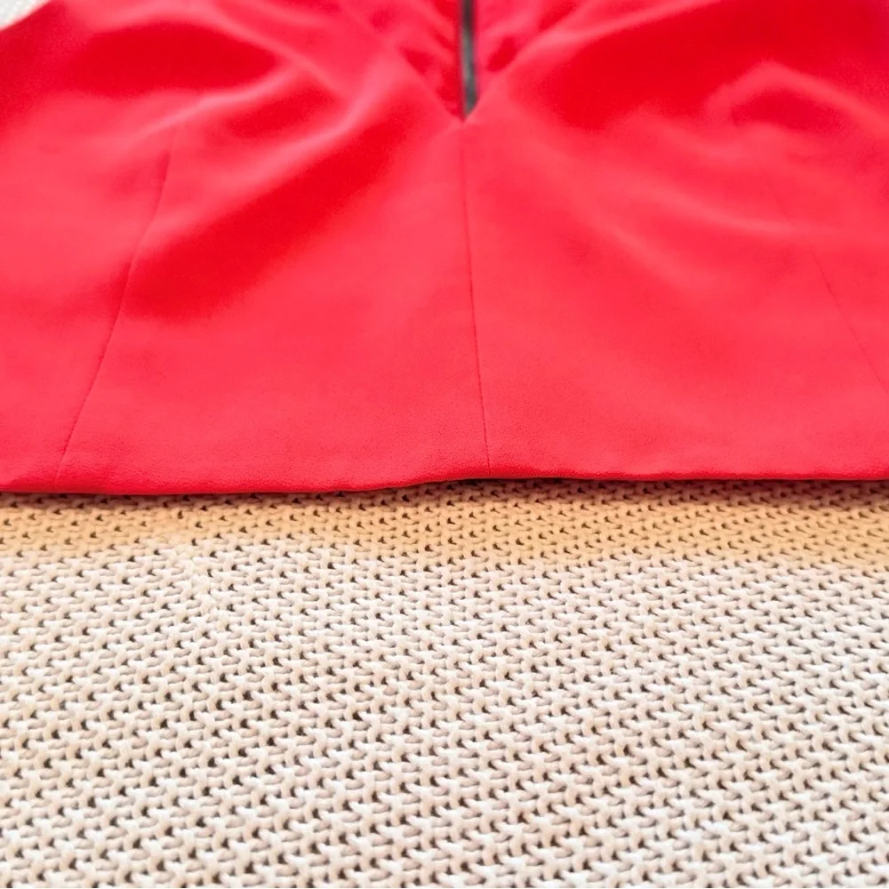 ALICE + OLIVIA Plunging Red V-Neck Sleeveless Tank Crop Top